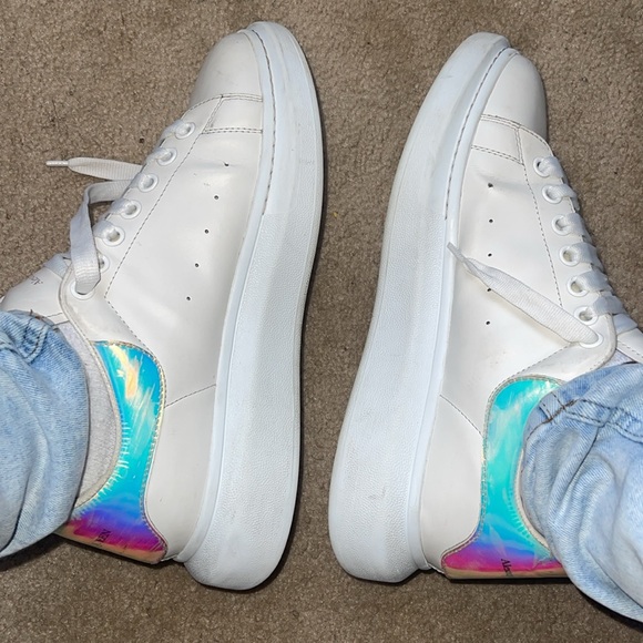 Alexander McQueen oversized sneaker in white/shock pink - Picture 13 of 13